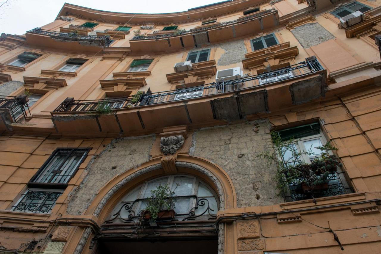 Vivi A Napoli Acomodação com café da manhã Exterior foto